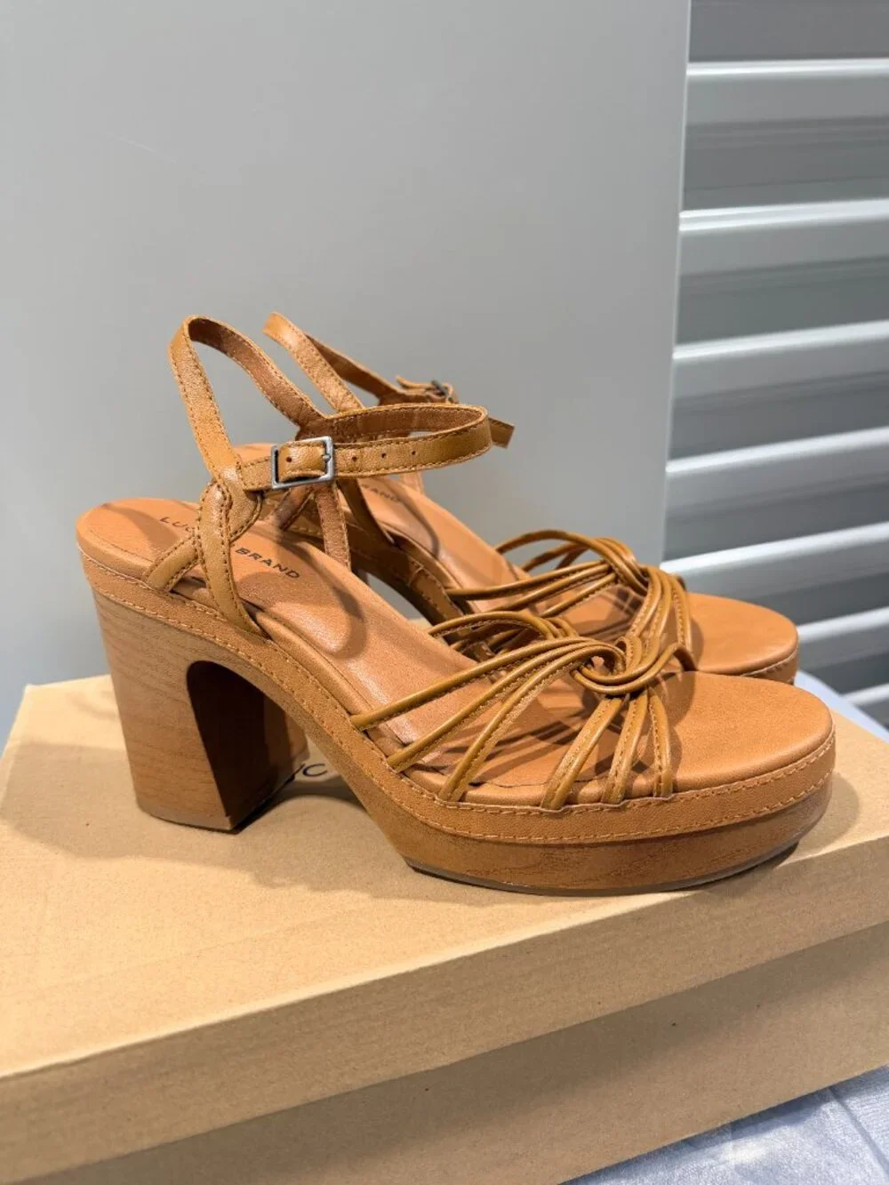 Lucky Brand Ismene Cognac Leather Strappy Platform Block Heel Sandals Size 9.5